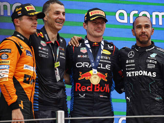 Verstappen Triumphs in Spanish GP, Fends Off Norrisillustration