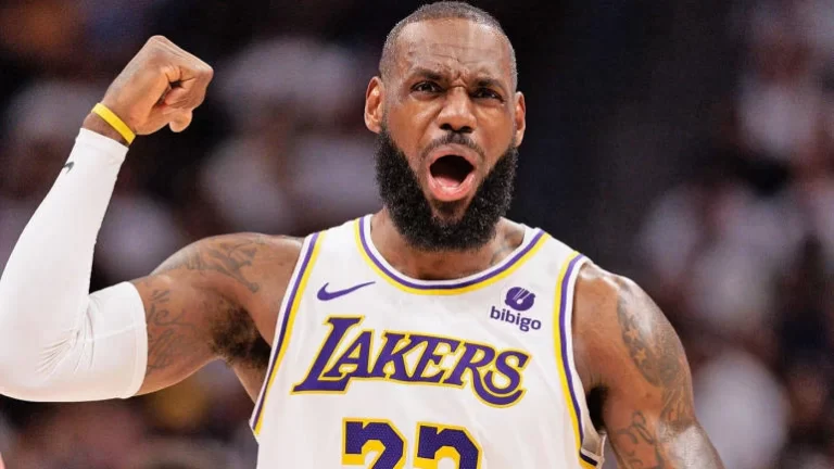 LeBron James Takes Slight Pay Cut in Lakers Re-signing to Avoid Luxury Tax Threshold