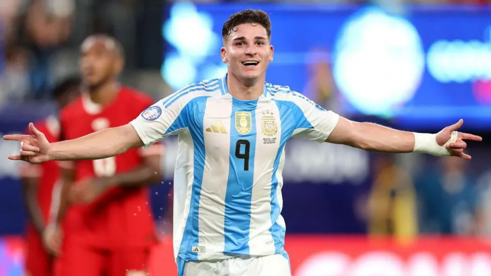 Julian Alvarez to Join Atletico Madrid in €95M Deal from Manchester Cityillustration