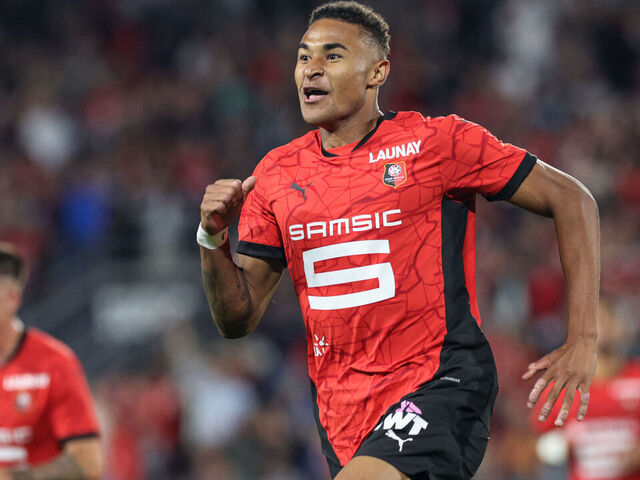 Ligue 1 Roundup: Rennes Cruise Past Lyon, Auxerre Back with a Bangillustration