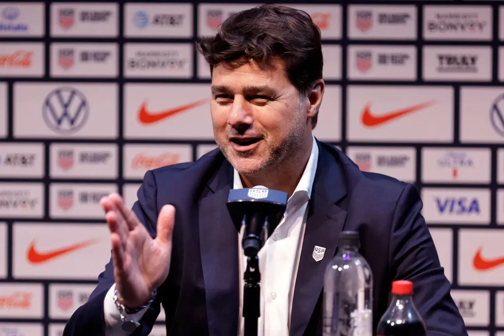 Pochettino Aims for World Cup Glory, Hails Hayes as 'Best Coach in World'illustration