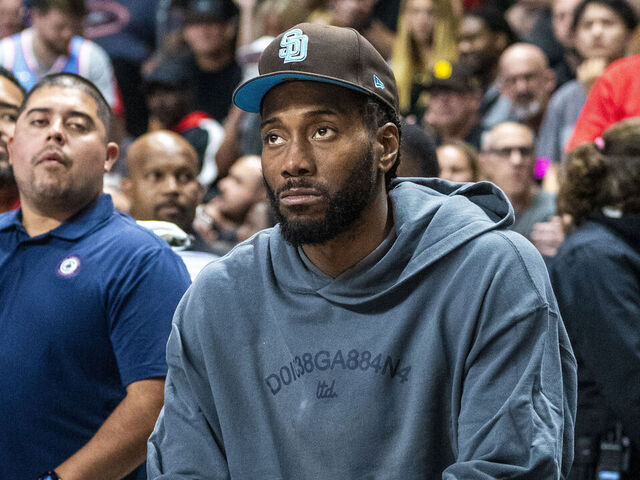 Kawhi Leonard Out Indefinitely to Start Season Due to Knee Inflammation