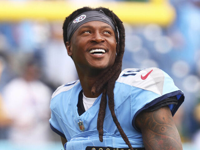 Chiefs Acquire DeAndre Hopkins from Titans