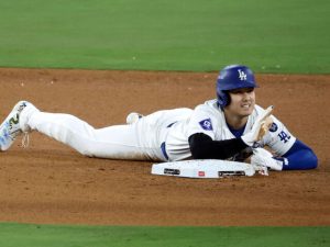 Dodgers’ Ohtani Expected to Play in Game 3 Despite Dislocating Shoulder