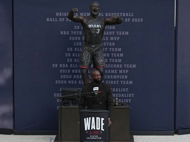 Wade: Heat statue 'don't need to look like me'