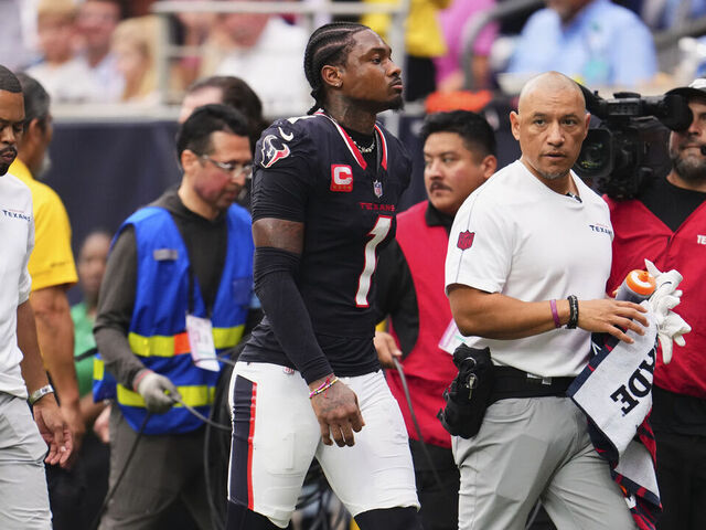 Texans’ Stefon Diggs Ruled Out for Season After ACL Injuryillustration