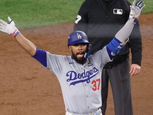 Dodgers Exploit Yankees' Defensive Errors to Equalize in World Series Game 5