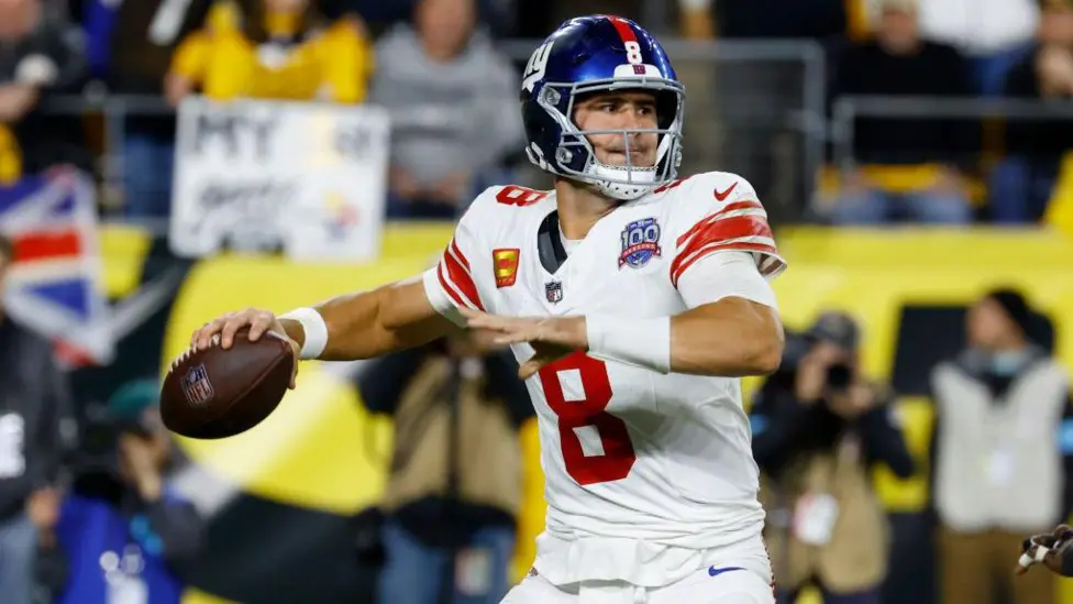 Giants Cut Ties with Quarterback Daniel Jones Following $160m Contractillustration